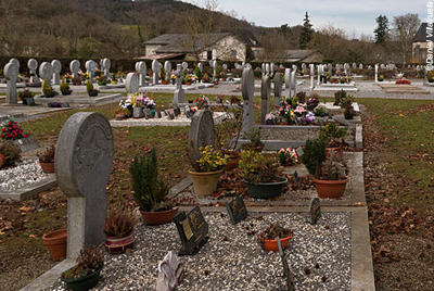 Une curiosité du Pays basque : les tombes discoïdales